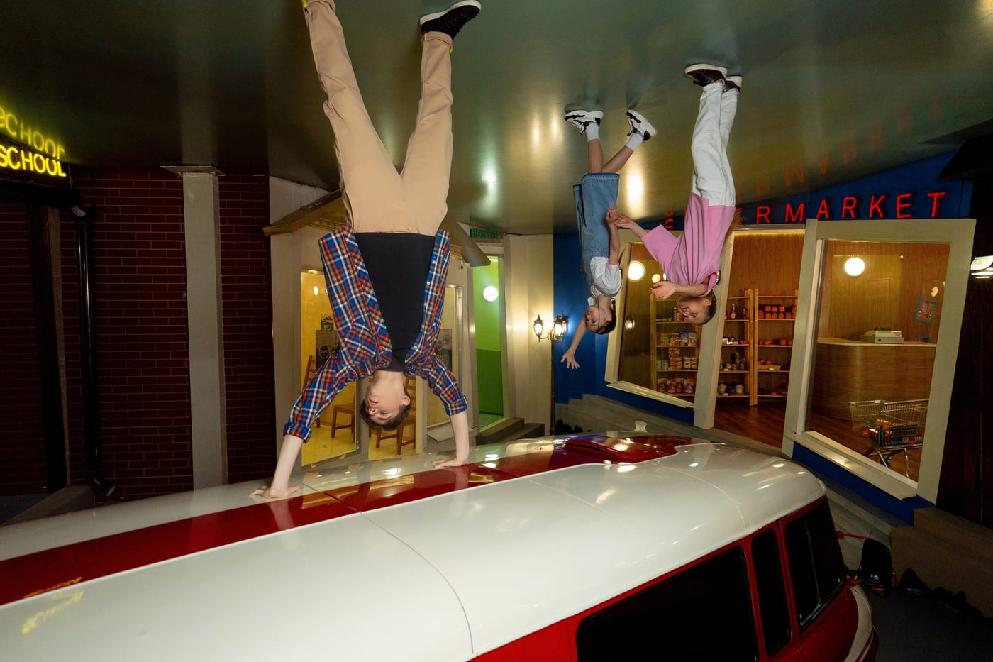 перевернутый город радость