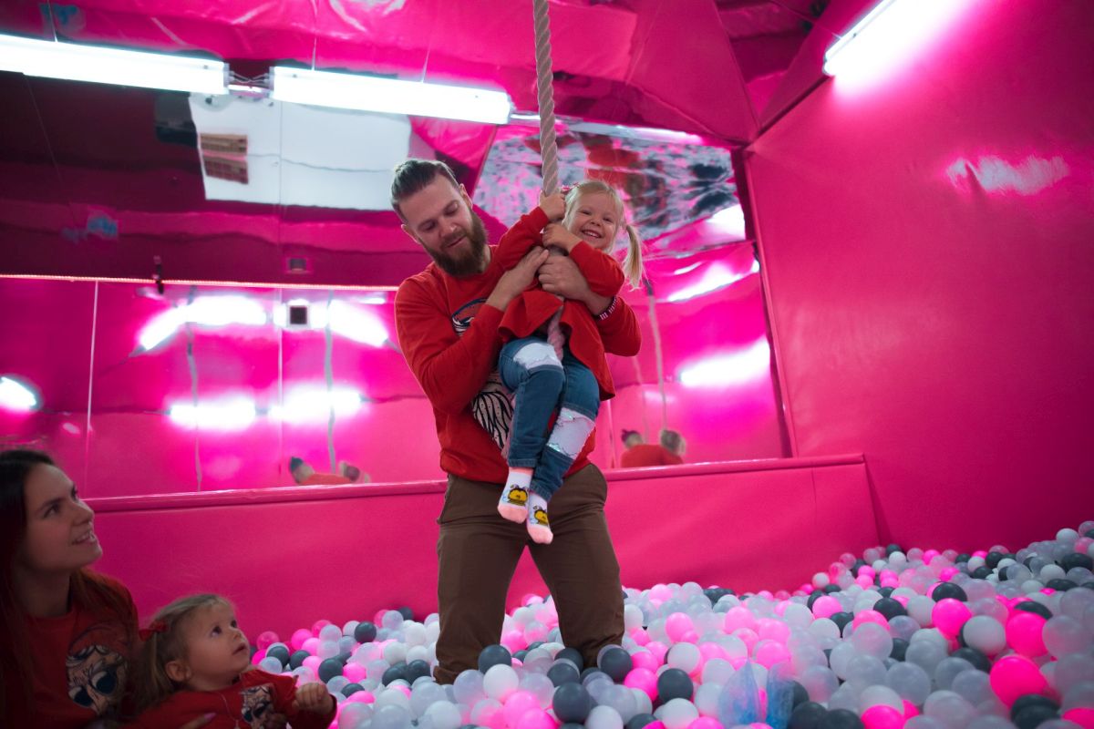 бассейн с мячиками досуг