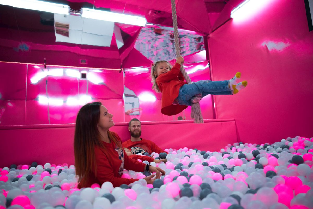 бассейн с мячиками радость