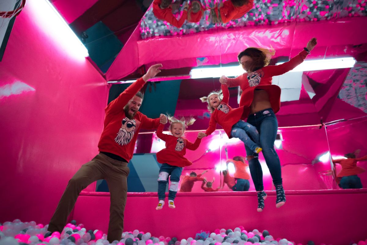 бассейн с мячиками фото