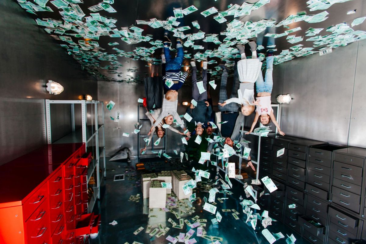 перевернутый город радость